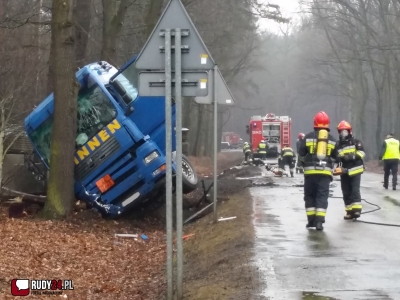 Uwaga! Wypadek przy cmentarzu! (foto)